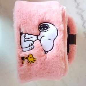 What's Inside This Peanuts Cosmetic Bag?